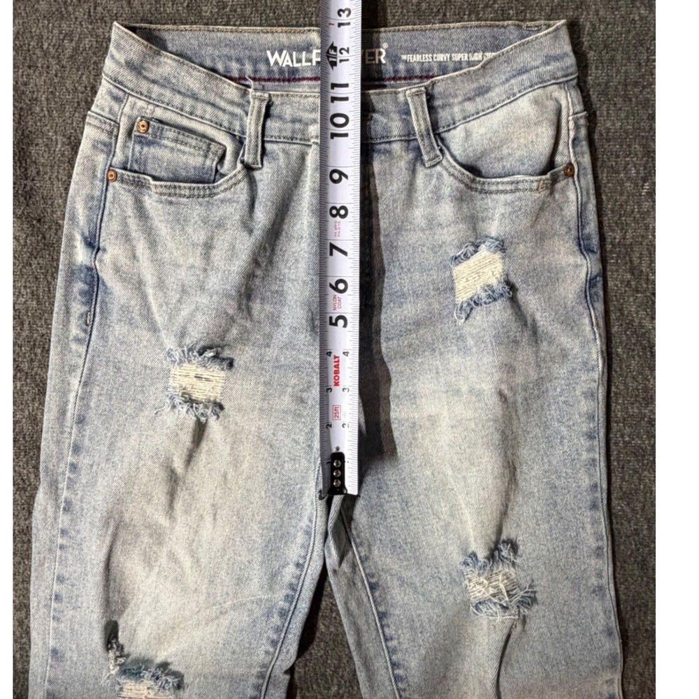 WallFlower Fearless Curvy Super High Rise Distressed Straight Jeans Size 3 Light - Picture 4 of 11